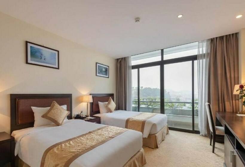 اتاق لوکس, Red River View