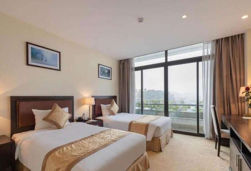 اتاق لوکس, Red River View