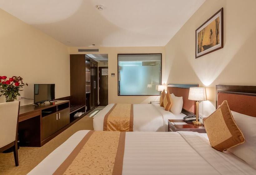 اتاق لوکس سه تخته, Red River View