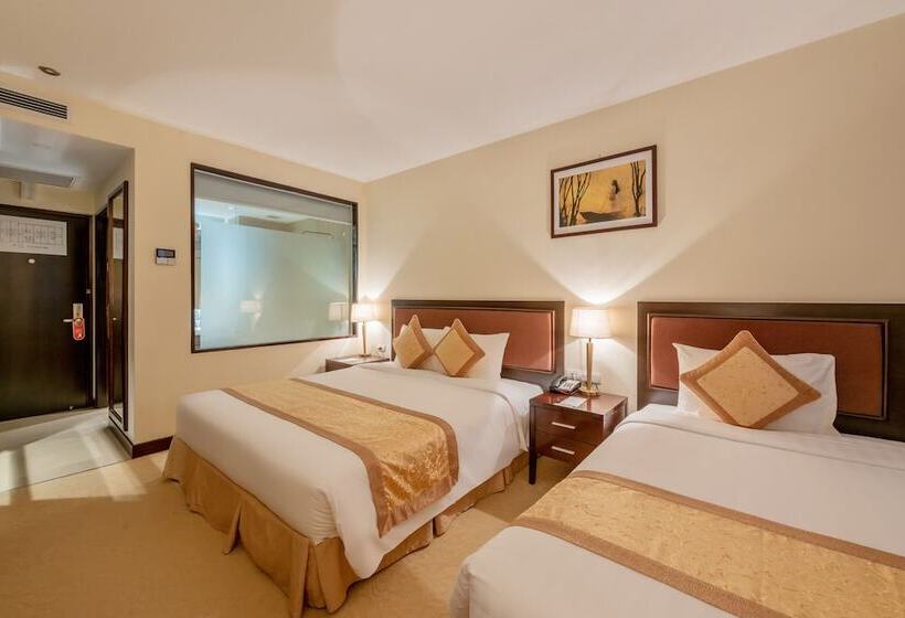 اتاق لوکس سه تخته, Red River View