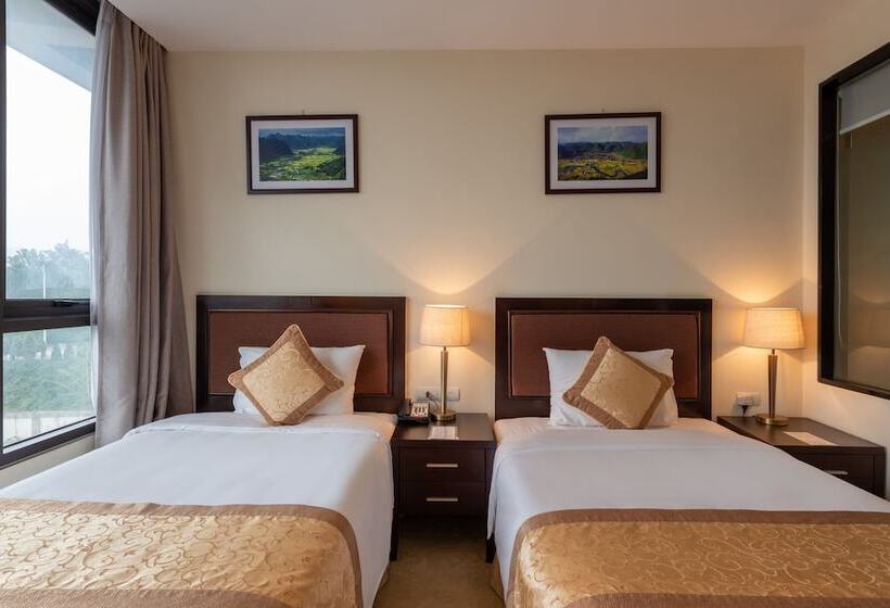 اتاق لوکس سه تخته, Red River View