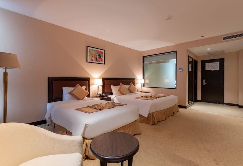 اتاق لوکس سه تخته, Red River View