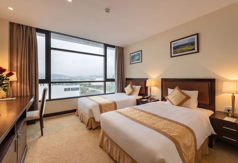 اتاق لوکس, Red River View