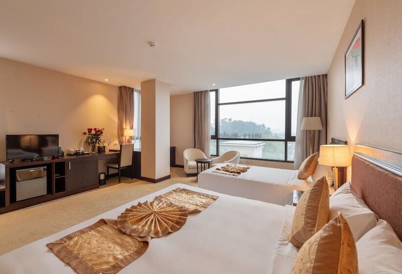 اتاق لوکس سه تخته, Red River View