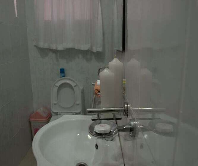 اتاق لوکس, Royal Victoria House