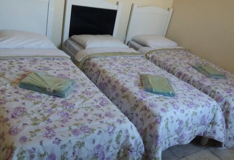 标准三人间, Villa Real