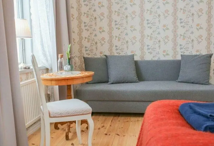 バスルーム共有のトリプルスタンダード, Polhem Bed & Breakfast