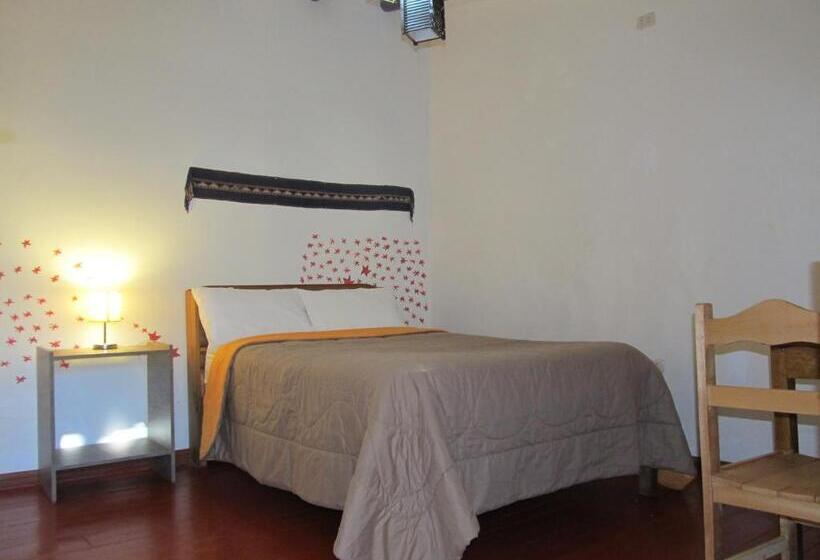 اتاق استاندارد با سرویس بهداشتی مشترک, Killari Hostal