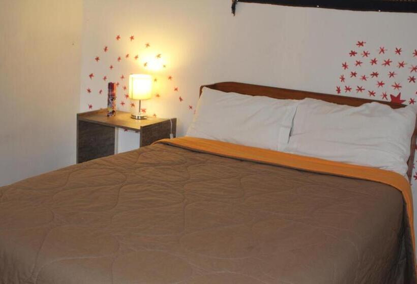 اتاق استاندارد با سرویس بهداشتی مشترک, Killari Hostal
