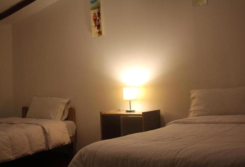 اتاق استاندارد با سرویس بهداشتی مشترک, Killari Hostal