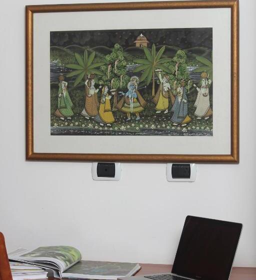 デラックスルーム, Amazilia