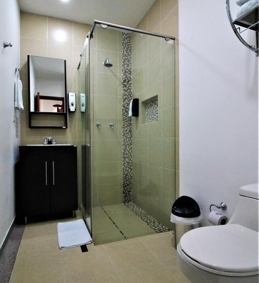 浴室共有ファミリールーム, Amazilia