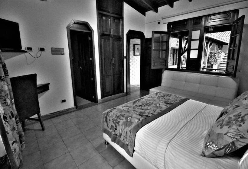 デラックスルーム, Amazilia