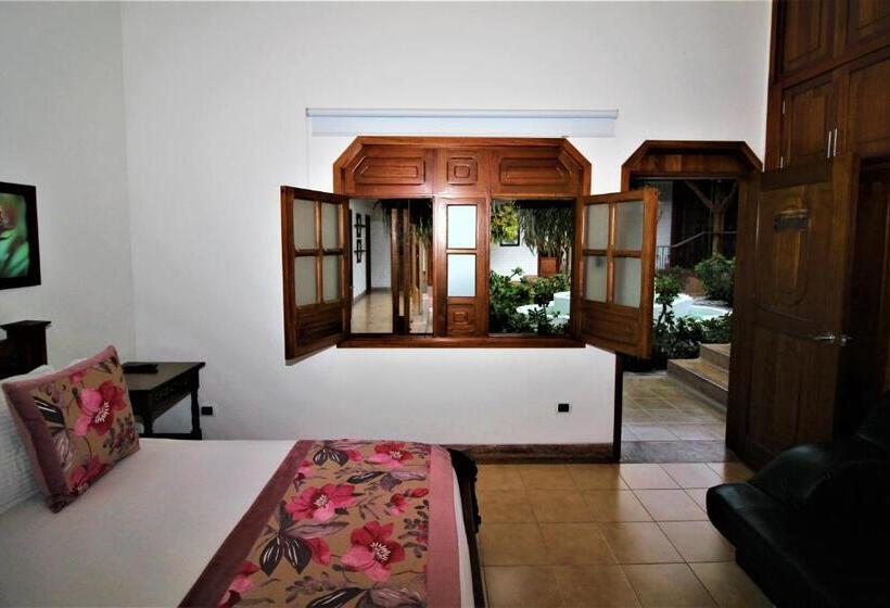 スーペリアールーム, Amazilia