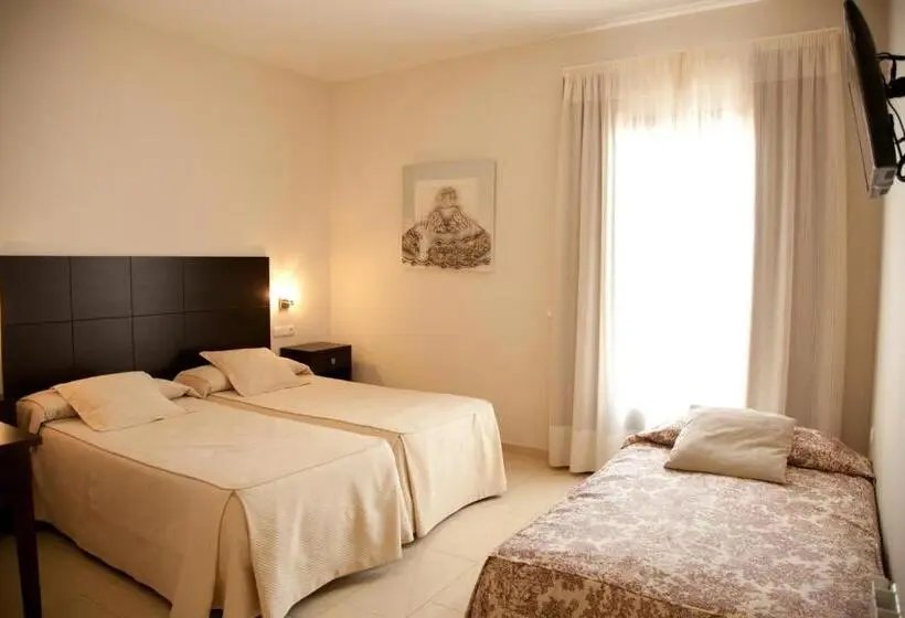 Standard Kolmen Hengen Huone, El Capricho