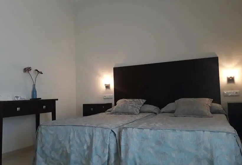 Standard Kolmen Hengen Huone, El Capricho