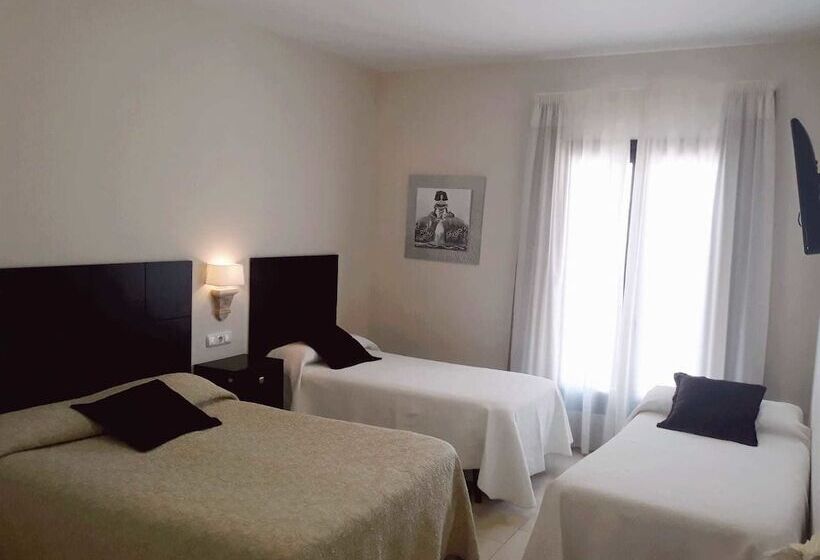 غرفة قياسية رباعية, El Capricho