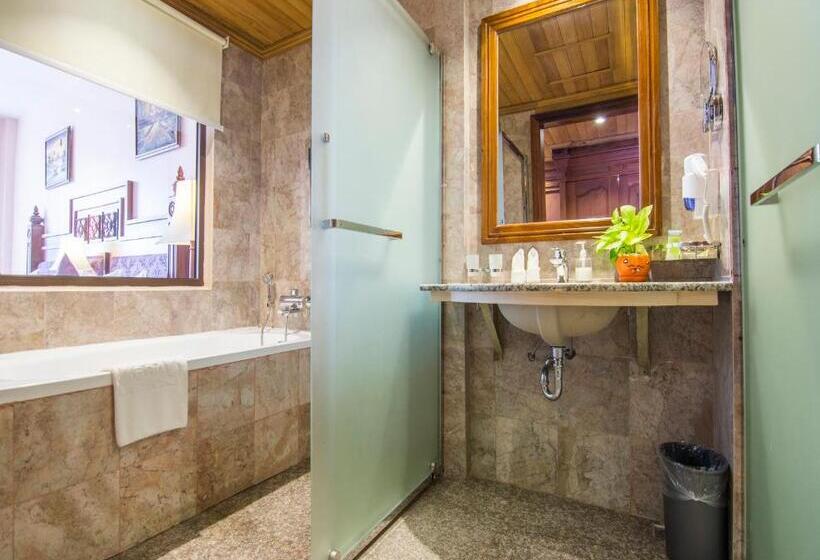 חדר דלוקס, Phnom Penh Era