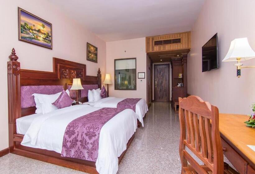 Номер Deluxe, Phnom Penh Era