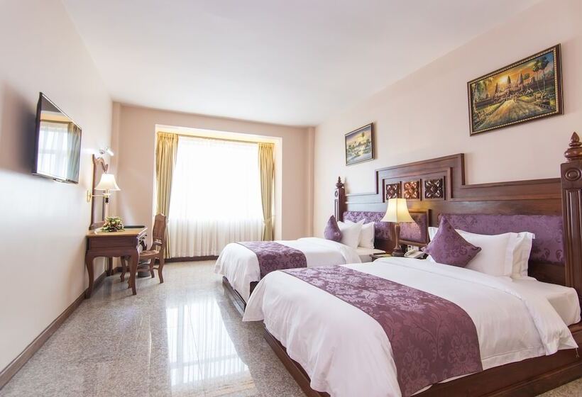 Номер Deluxe, Phnom Penh Era