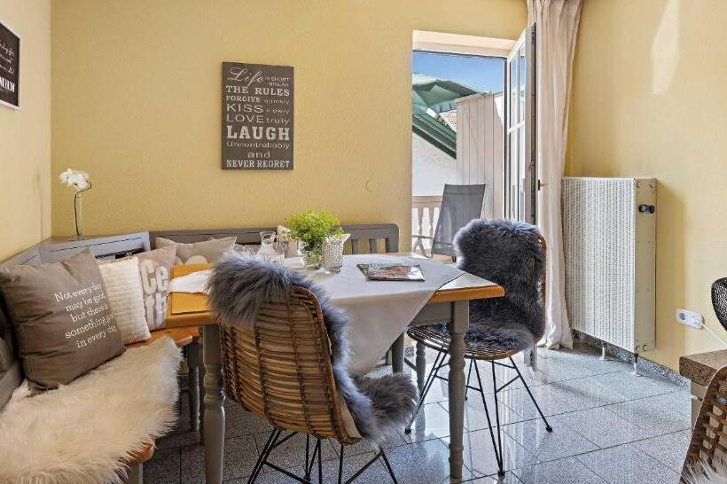 침실 1개 발코니 아파트, St Leonhard