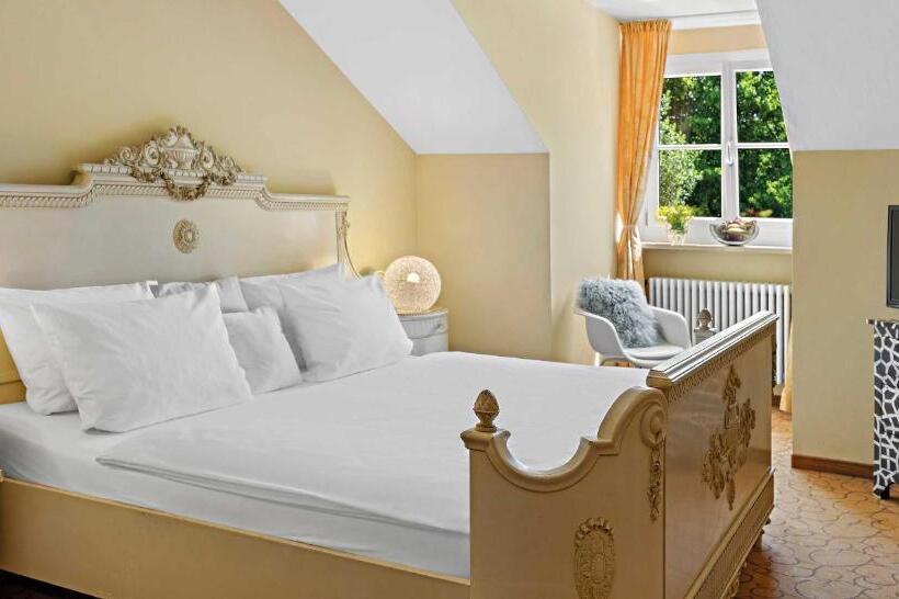 패밀리 스튜디오, St Leonhard