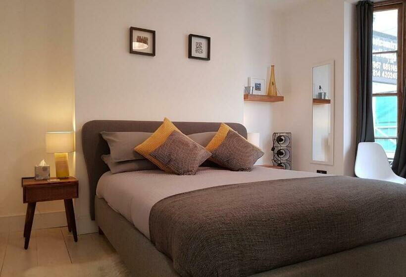 اتاق لوکس با تخت بزرگ, The Antidote