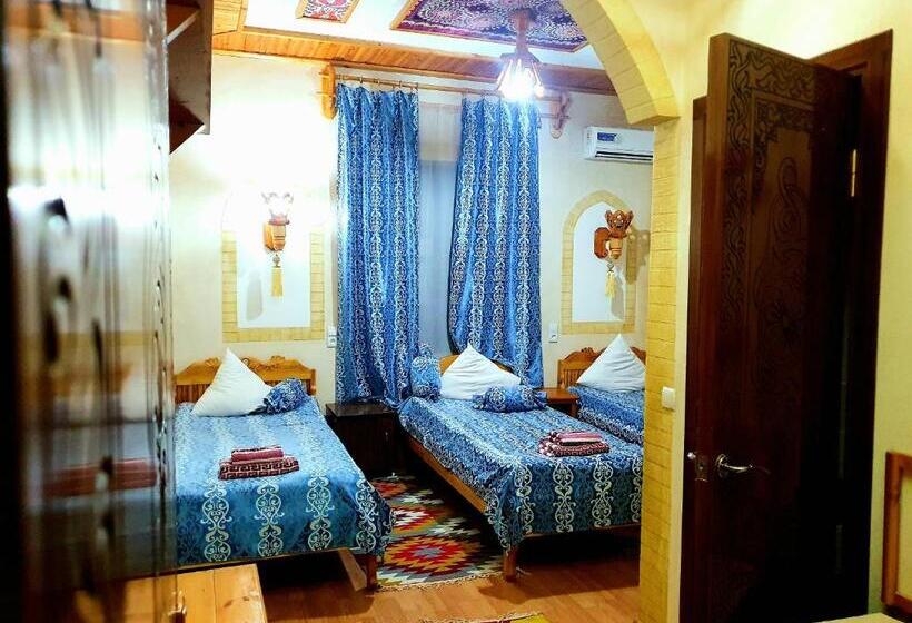 Трехместный Номер Классика, Zukhro Boutique