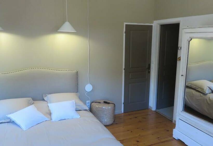 غرفة قياسية, A La Belle Histoire