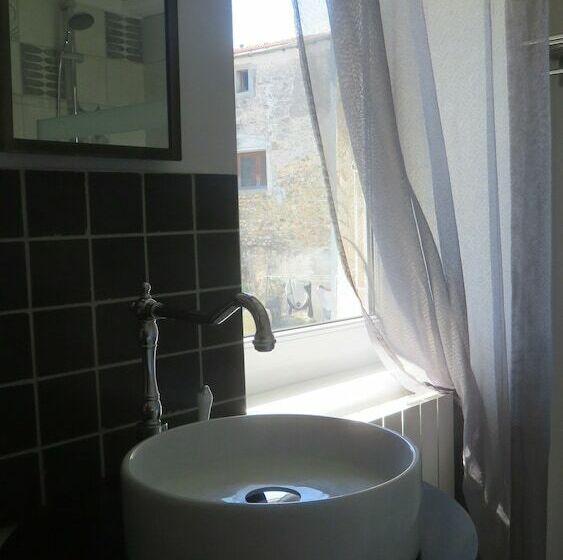 غرفة قياسية, A La Belle Histoire