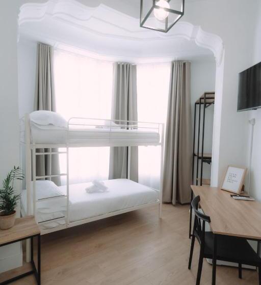 اتاق استاندارد با تختخواب دوطبقه و حمام مشترک, Concept Rooms