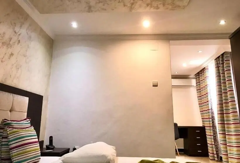 اتاق لوکس, Capital Hôtel
