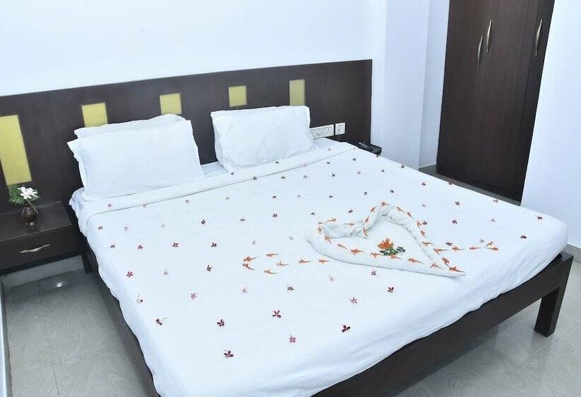 スタンダードルーム, Lee Crysstal