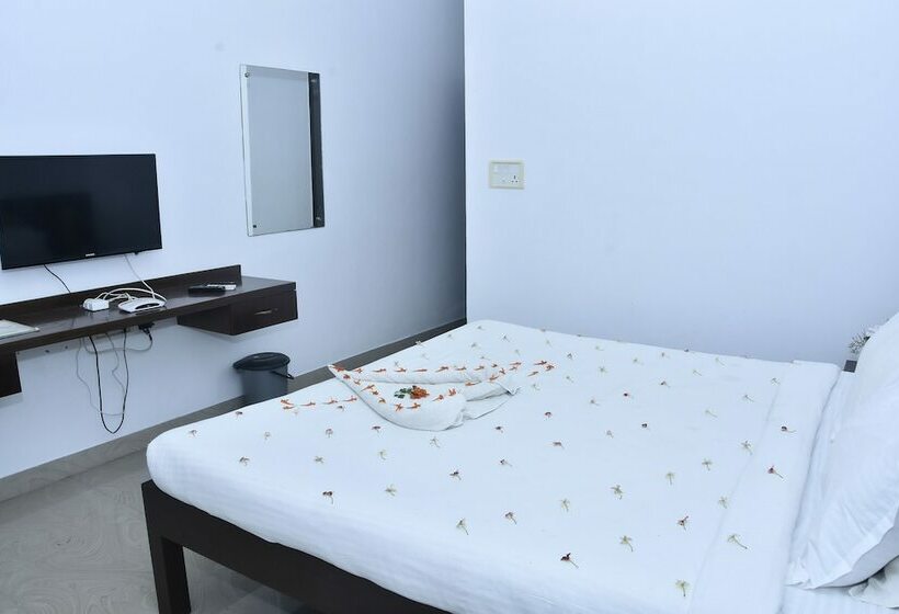 スタンダードルーム, Lee Crysstal