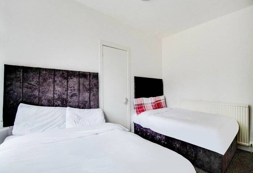 Habitació Triple Estàndard, The Longlands