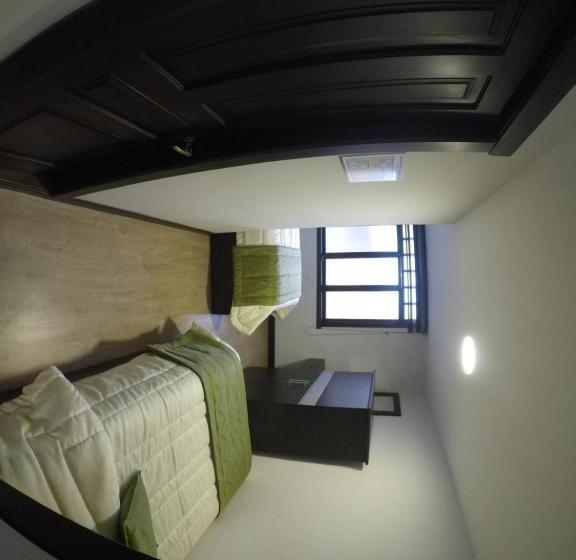 家庭间, Majestic 2 By Hhg