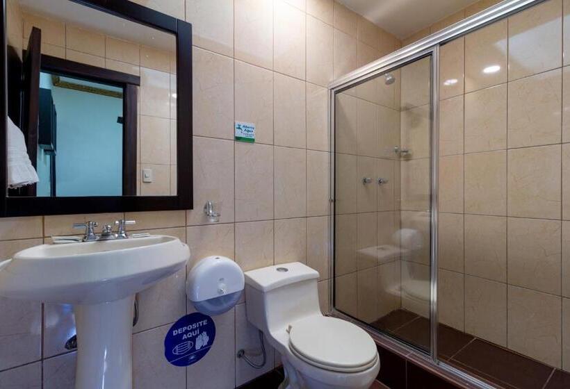 带大床的套房, Majestic 2 By Hhg