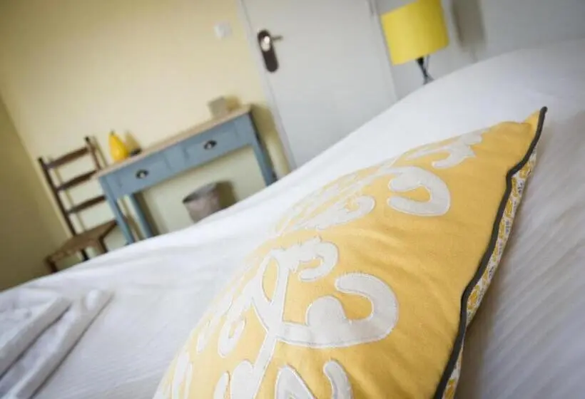 ベーシックトリプルルーム, Logis Hotel Restaurant Le Relais Fleuri