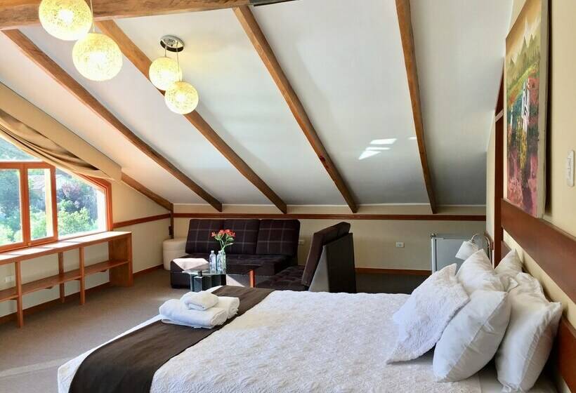 سوییت با چشمانداز کوه, Sol Miranda