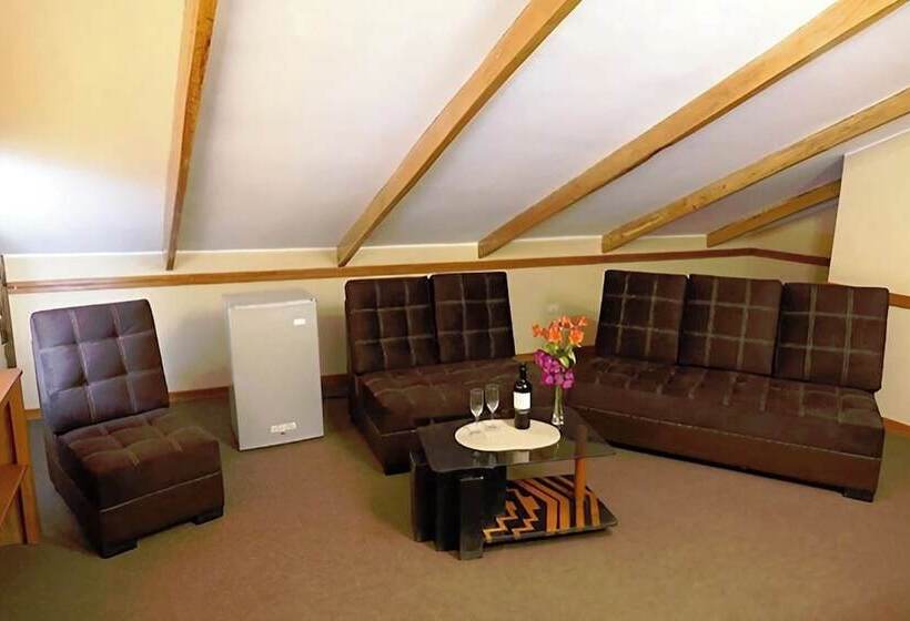 سوییت با چشمانداز کوه, Sol Miranda