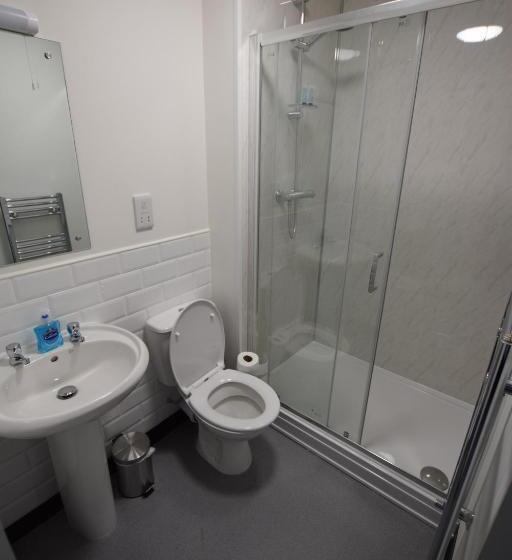 اتاق استاندارد, The Crow Inn