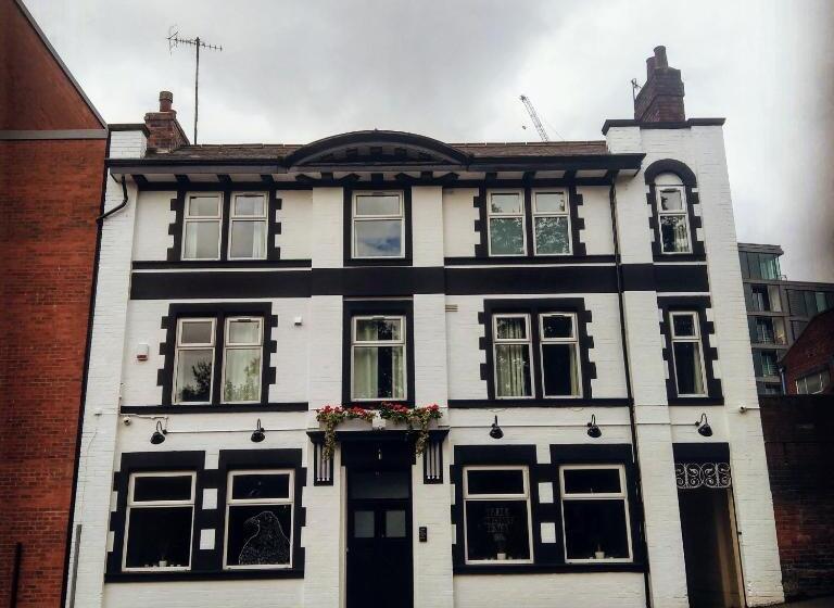 اتاق سوپریور, The Crow Inn