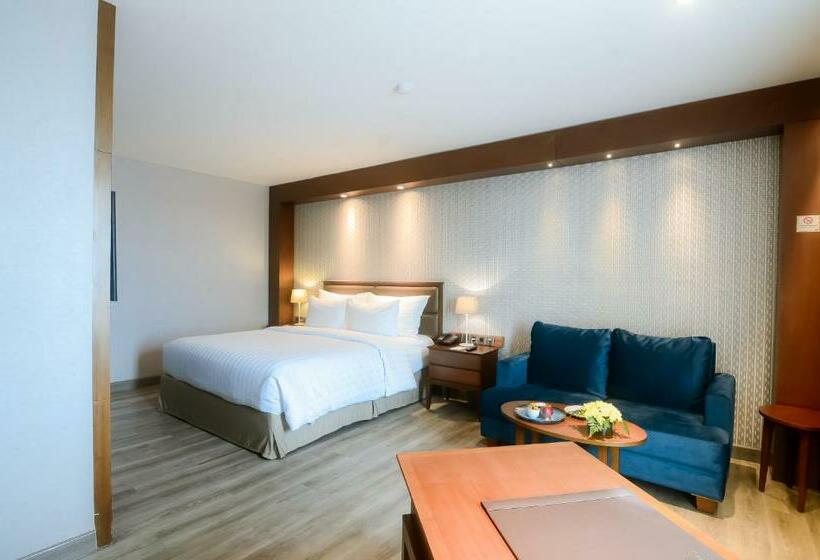 Номер Клуб, The Excelton