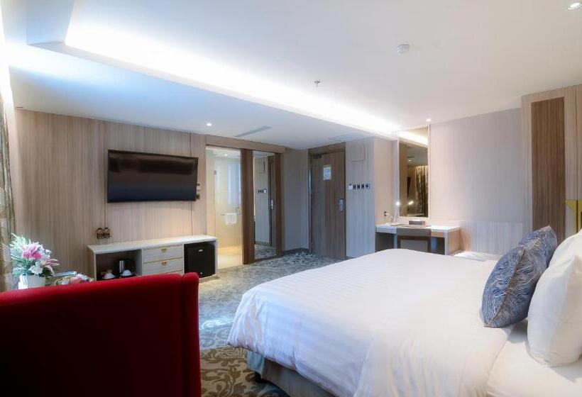 Полулюкс, The Excelton