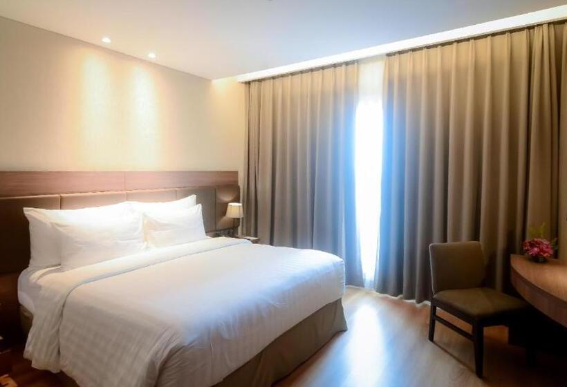 Номер Deluxe, The Excelton