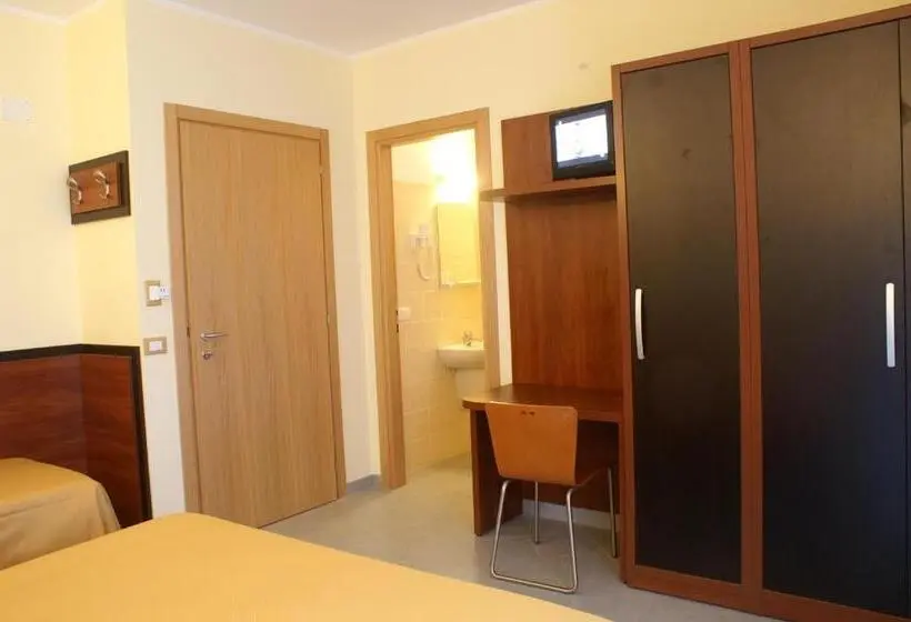 Standard Kolmen Hengen Huone Puutarhanäkymä, Licia B&b