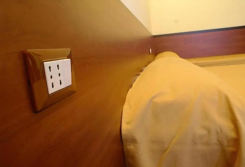 Standard Kolmen Hengen Huone Puutarhanäkymä, Licia B&b