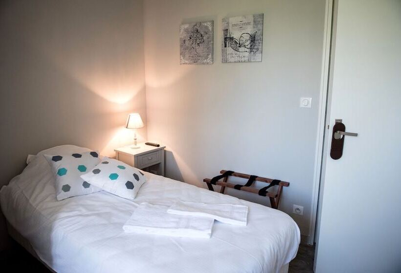 Номер Стандарт Индивидуальный, Logis Hotel Restaurant Le Relais Fleuri