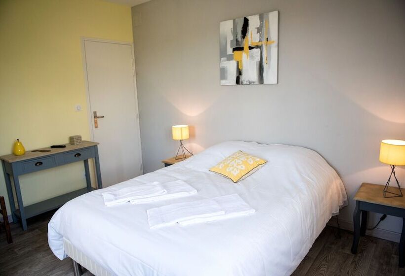 Номер Стандарт, Logis Hotel Restaurant Le Relais Fleuri