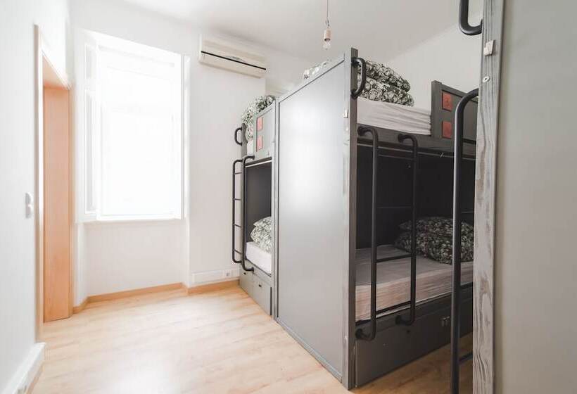 Кровать в Общей Комнате, WOT Lisbon Patio